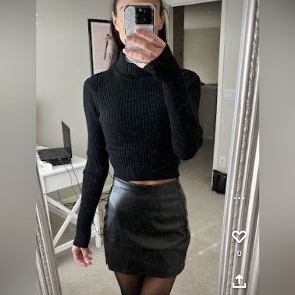 Ribbed Black Cropped Turtleneck - Picture 7 of 8